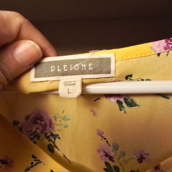 PLEIONE Floral peplum top size large - Picture 4 of 5